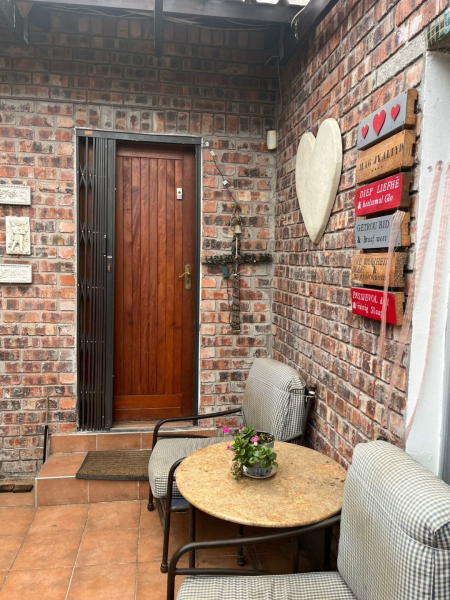 5 Bedroom Property for Sale in Noorsekloof Eastern Cape